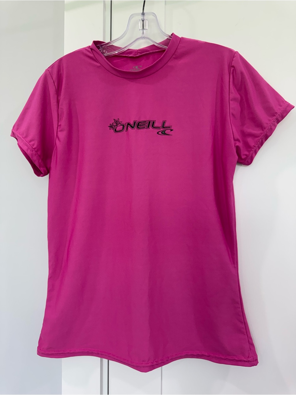 O'Neill Women's Hot Pink Short Sleeve Rash Guard Swim Tee Slim fit Large